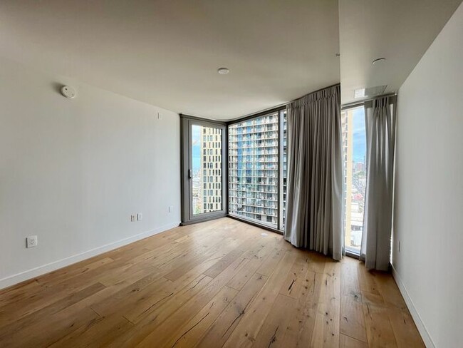 Building Photo - Kakaako: Ae'o Studio with one Parking