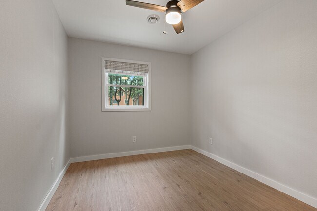 Building Photo - 1688 S Aurora Ln