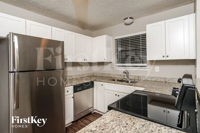 Building Photo - 1731 Tudor Dr