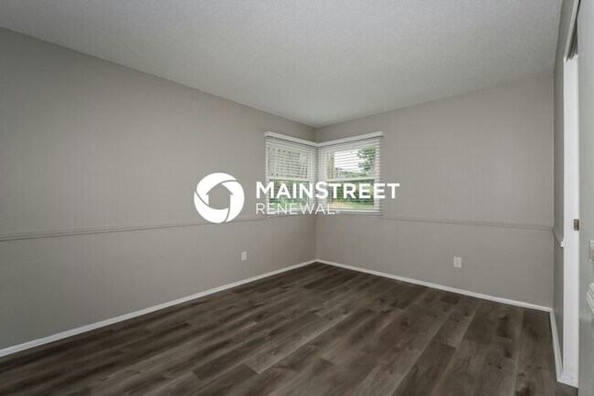 Building Photo - 3 Bedroom Pet-Friendly Home in St. Louis, MO with Main Street Renewal