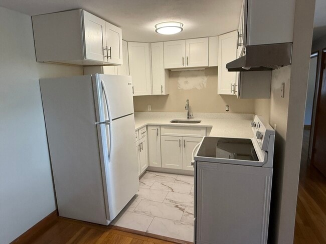Building Photo - 255 Elm St