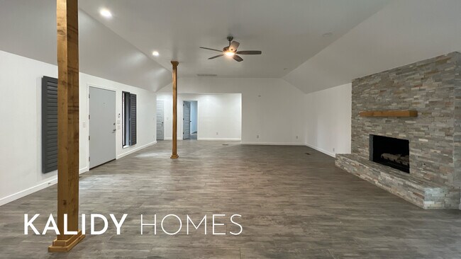 Building Photo - 12510 Maple Ridge Rd