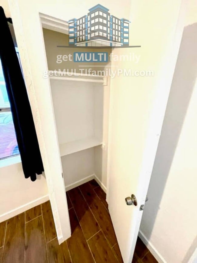 Building Photo - 1402 E McKinley St