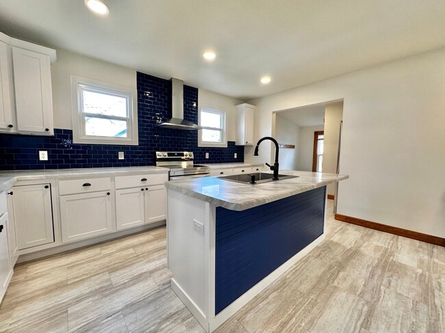 Building Photo - 1008 Giles St