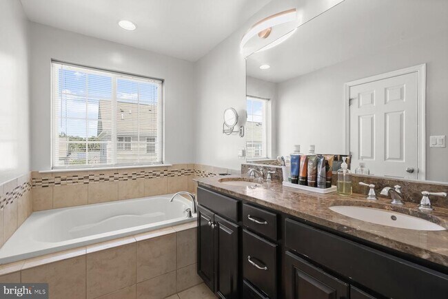 Building Photo - 9364 Paragon Way