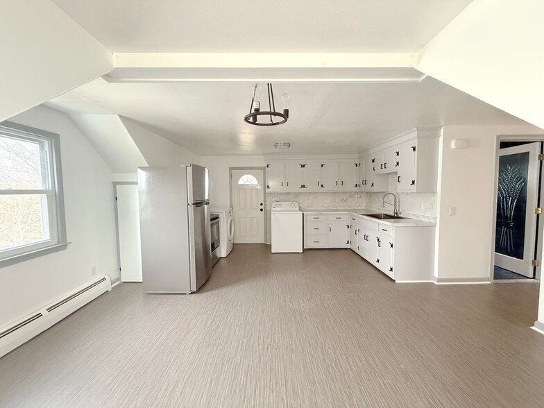 Building Photo - 91 Enright St