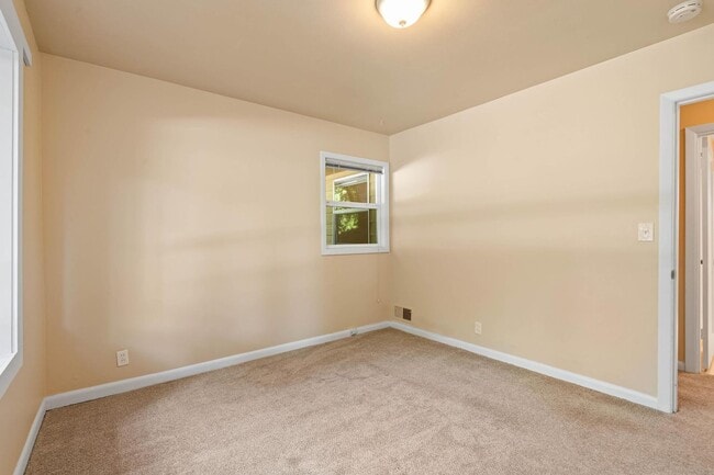 Building Photo - Charming, retro 2-bdrm/2-bath ranch in tranquil setting w/ large family room
