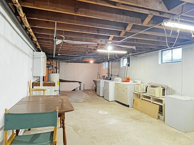 Building Photo - 4 S June Terrace