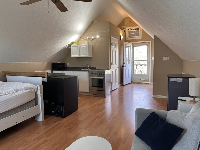 Building Photo - 2312 Carleton Ave