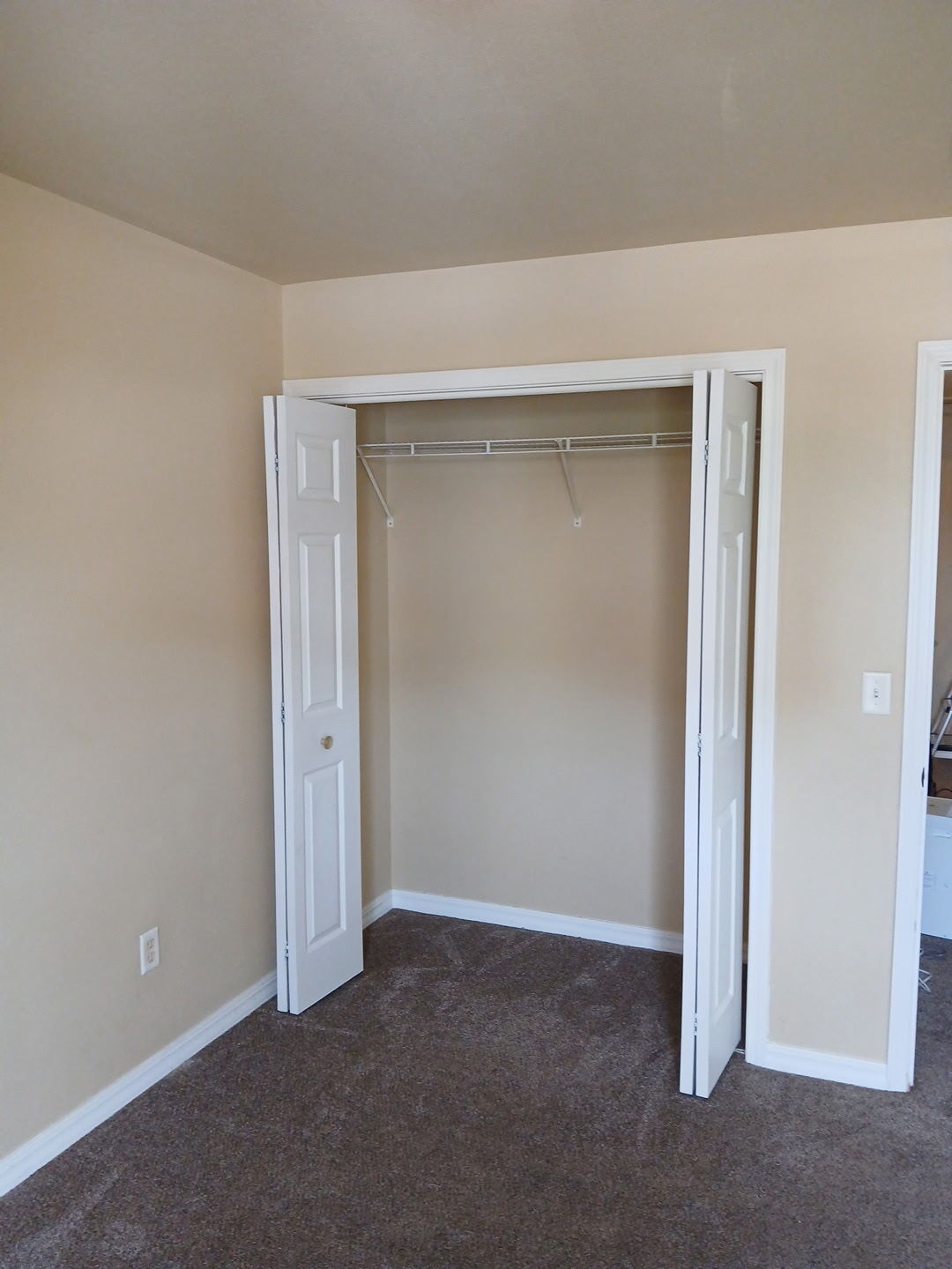 Building Photo - 2845 Holiday Dr