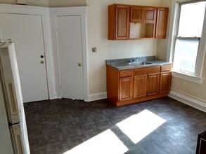 Building Photo - 117 Parker Ave