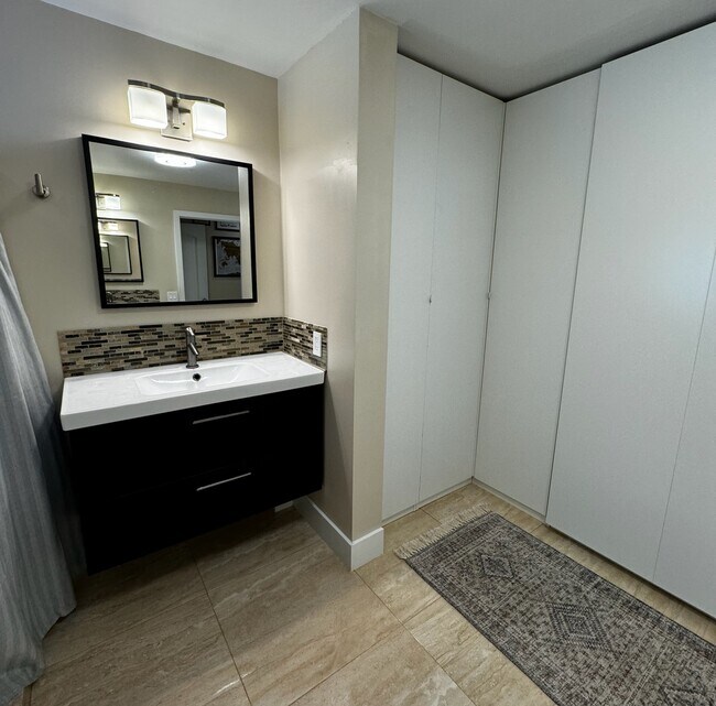 Building Photo - 5520 Coach House Cir