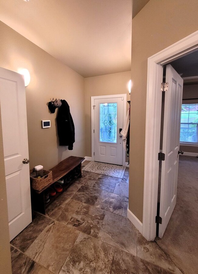 Building Photo - Beautiful Home in Desirable Geneva Neighborhood - 2700 sqft