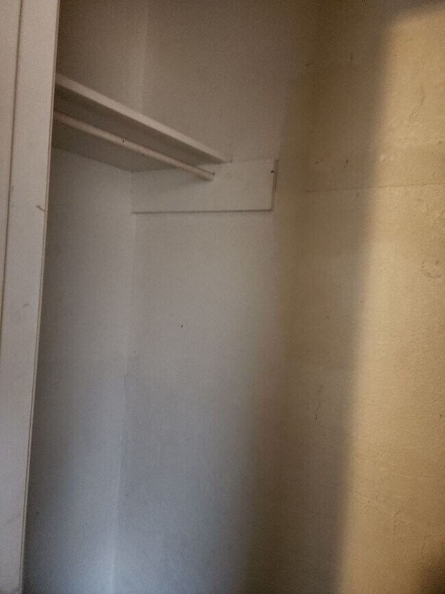 Building Photo - E 9th Duplex 1