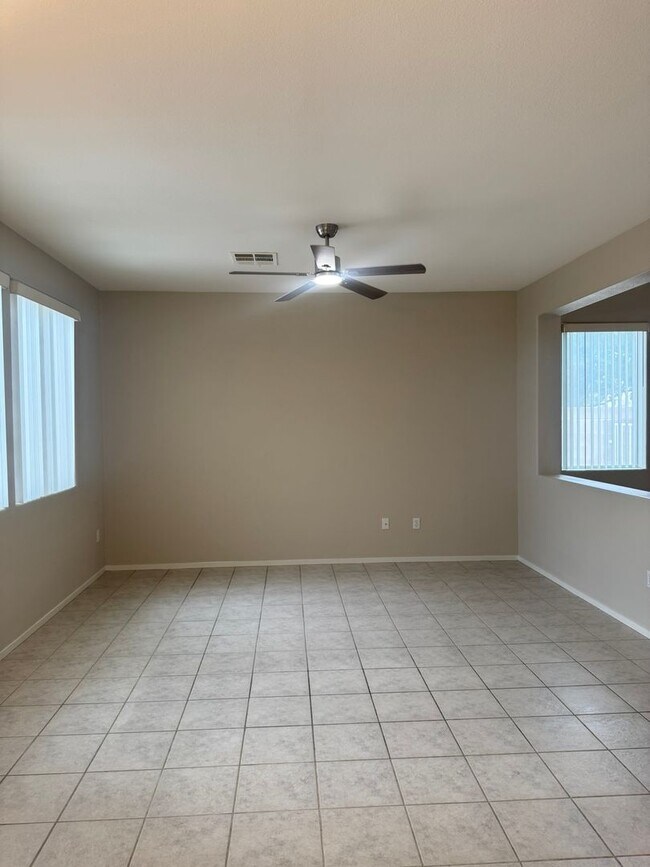 Building Photo - Must see 4 bedroom 2.5 baths home with NEW...