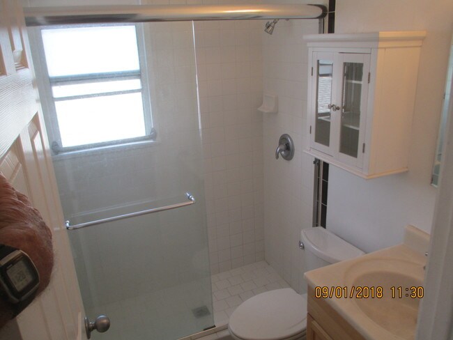 New Bath/Stall Shower - 1352 Ocean Park Blvd
