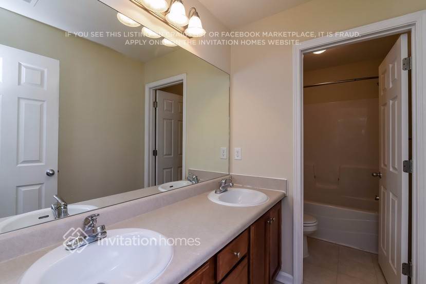 Building Photo - 3465 Gardenside Dr SW