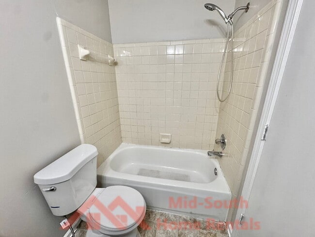 Building Photo - 5528 Ginners Dr