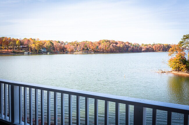 Building Photo - 9808 Emerald Point Dr