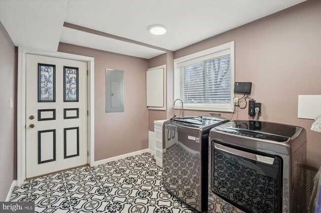 Building Photo - 3308 Estelle Terrace