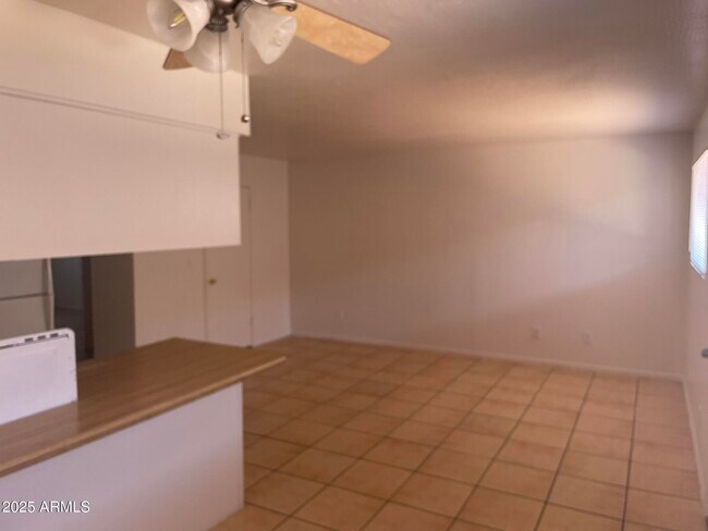 Building Photo - 2002 E Sweetwater Ave