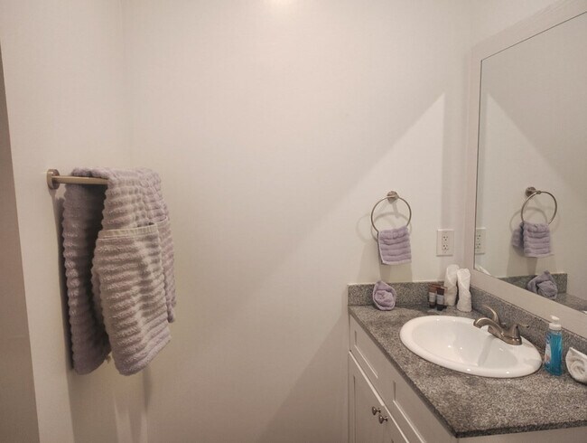 Building Photo - 205 Tiliwa Ct