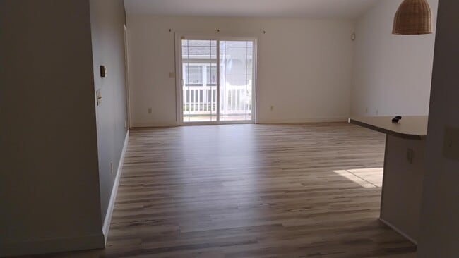 Building Photo - 1701 E Amber Ln