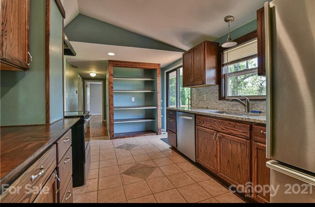 Building Photo - 50 Booker St