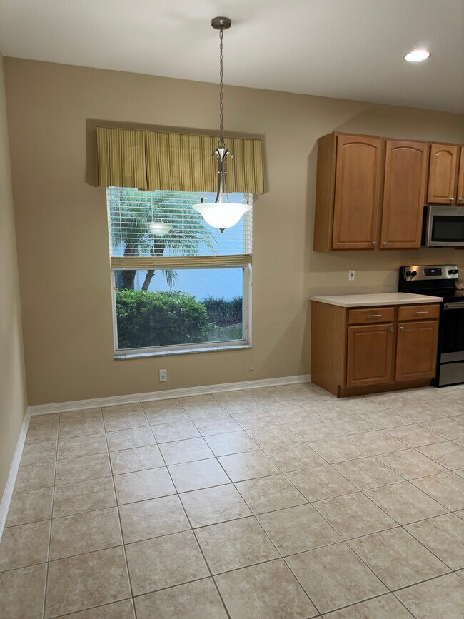 Building Photo - 10222 Devonshire Lake Dr