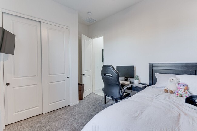 Building Photo - Charming Single-Story in Cadence with Fireplace & Entertainer’s Backyard!