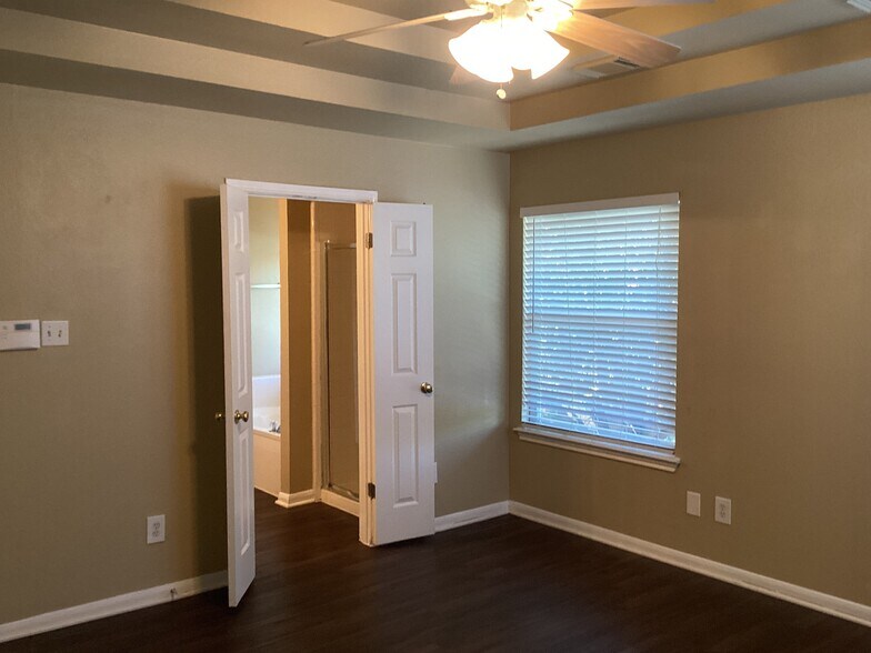 Building Photo - 3608 Cheyenne St