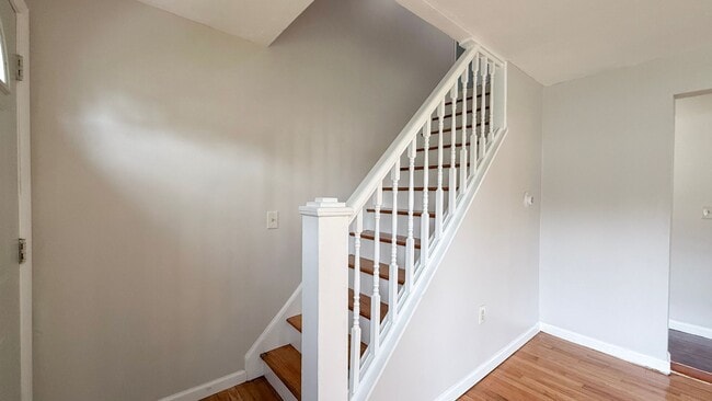 Building Photo - Gorgeous single-family home near Hartford ...