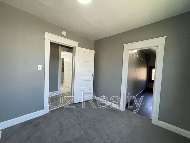 Building Photo - 3430 Maple St