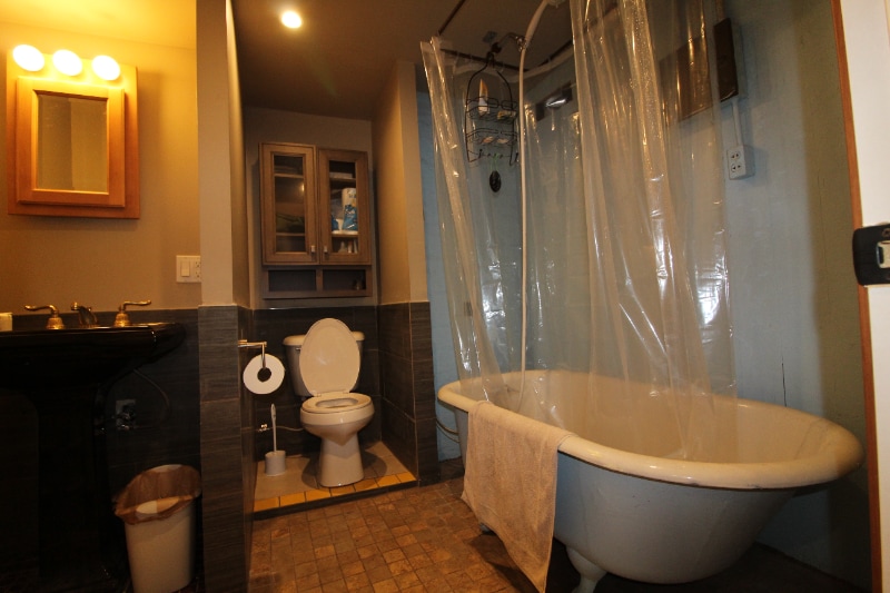 Building Photo - 811 E Pleasant St