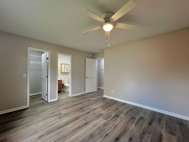 Building Photo - 7717 Frontier Ave