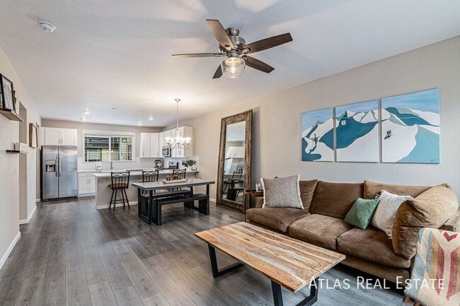 Building Photo - 1536 Castle Creek Cir