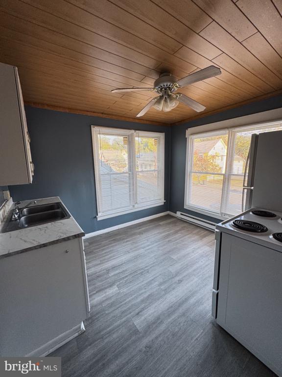 Building Photo - 13 E Water St