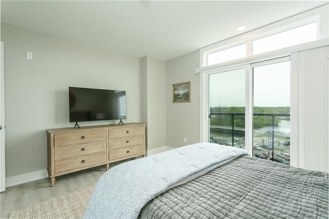 Building Photo - 205 Lakeshore Dr