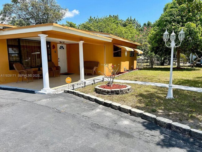 Building Photo - 1536 NW 15th Ave