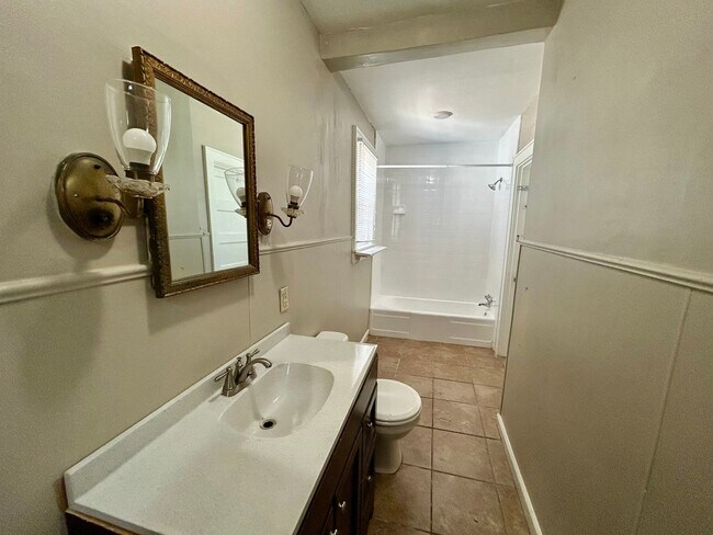 Building Photo - 6 Bedroom in Richmond Near EKU!