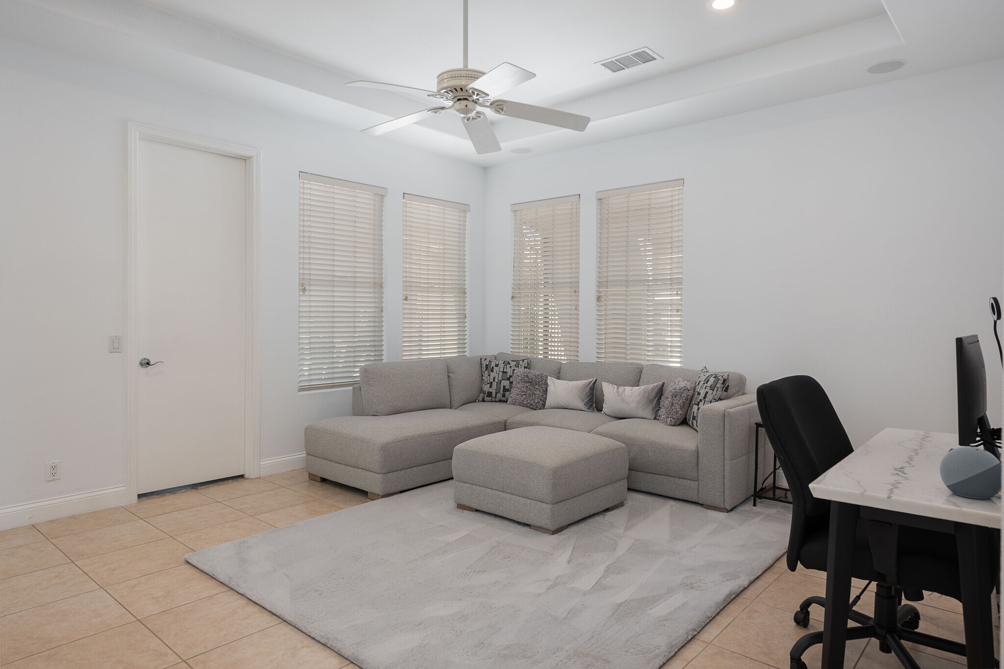 Building Photo - 45 Vista Encantada