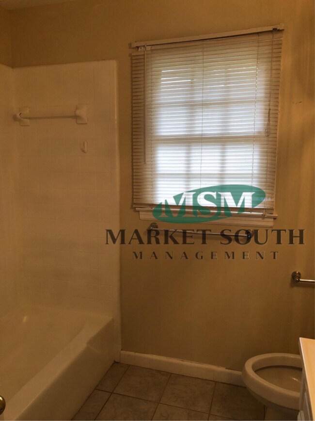 Building Photo - SOUTHSIDE - WINDSOR FOREST