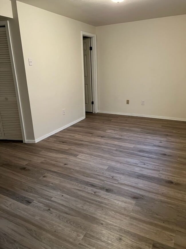 Building Photo - 3 Bedroom plus loft and Community Pool