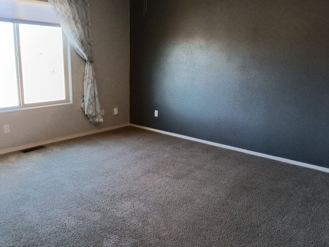 Building Photo - 3 Bedroom, 2.5 Bathroom Home! Schedule a Showing Today!