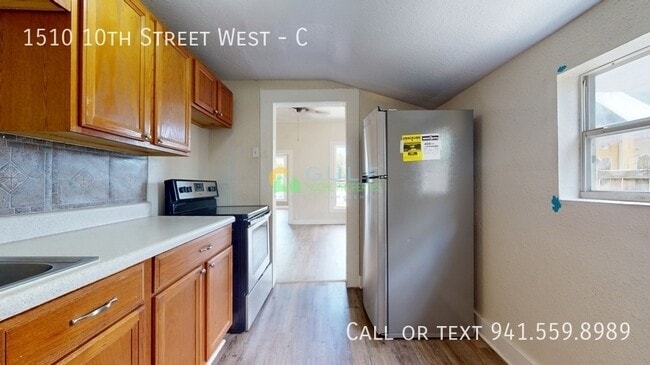Building Photo - 1510 10th St W