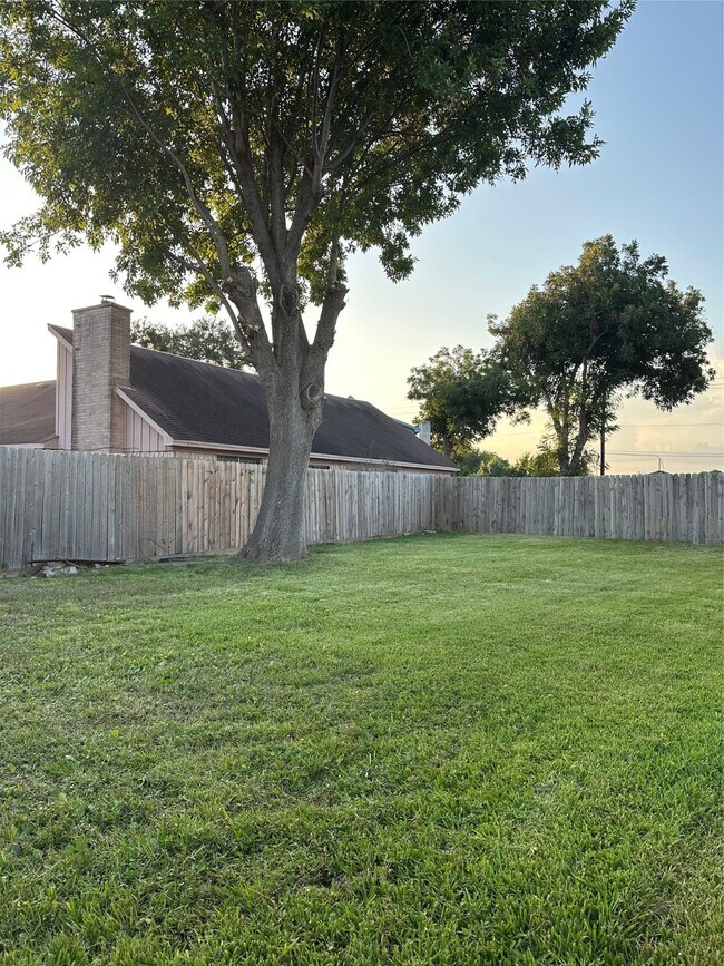 Building Photo - 15770 Chimney Rock Rd