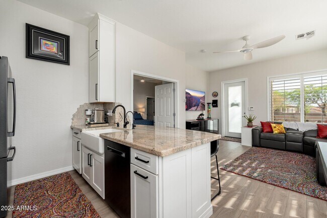 Building Photo - 5712 E Blue Sky Dr