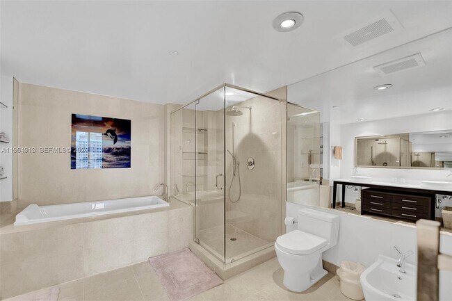 Building Photo - 465 Brickell Ave