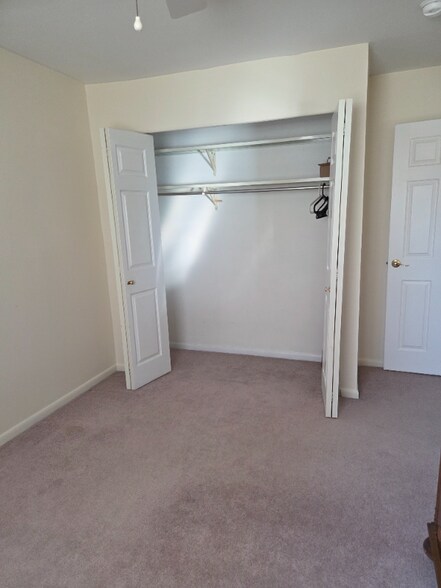 Building Photo - 17 Theo Ln