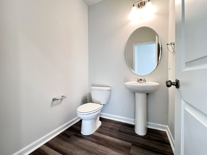 Building Photo - 1988 Rosedale Ridge Ave